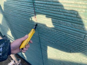 三浦市にて外壁塗装工事 コーキング打ち替え