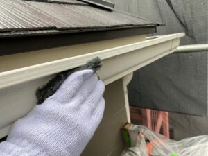 雨樋、出窓の天井部分、そして破風の塗装